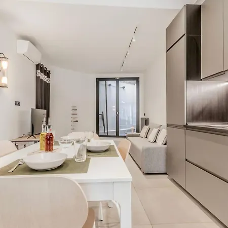 Loft Moderno Vicino Borghese アパート