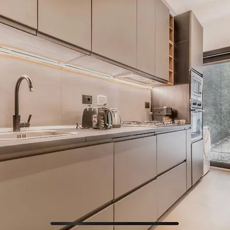 Loft Moderno Vicino Borghese דירה *