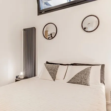 Loft Moderno Vicino Borghese アパート